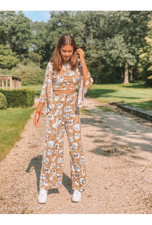 Pantalon IBIZA BEIGE  à fleurs bleu ciel  et blanches