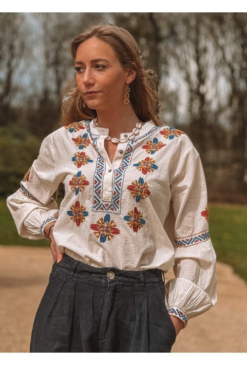 Blouse PETE with blue and burgundy embroidery
