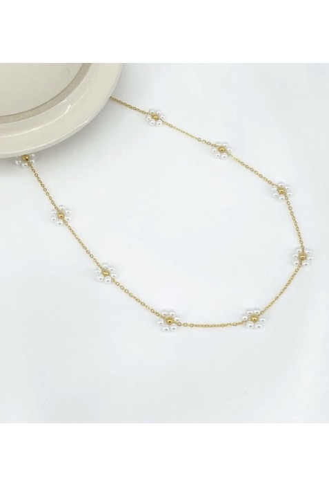 Collier doré avec fleurs en perles