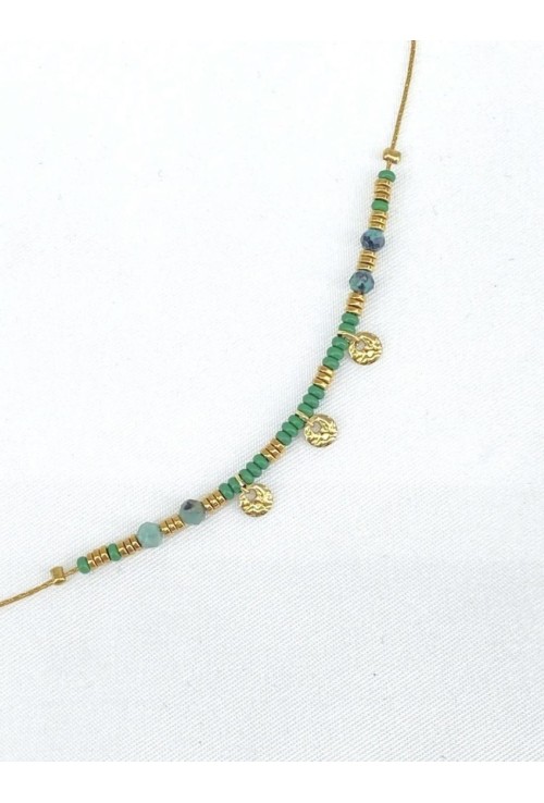 Collier avec turquoises et médailles
