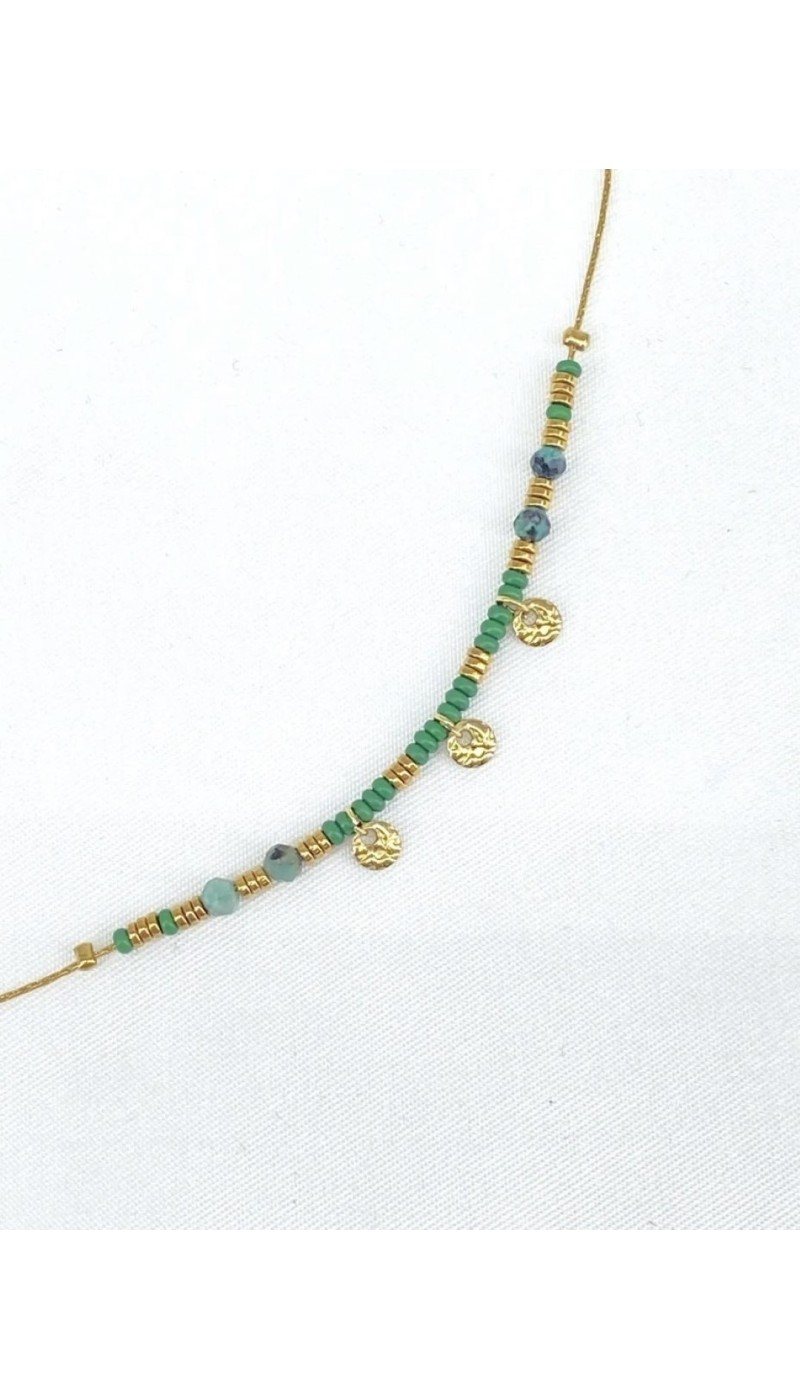 Collier avec turquoises et médailles