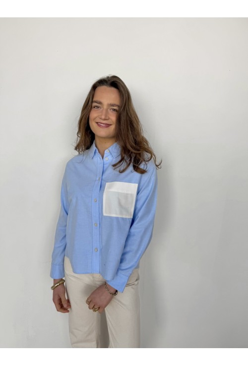 Chemisier MORGANE BLEU CIEL avec grande poche blanche