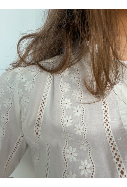 Chemisier ARIANE  écru brodé de fleurs écrues