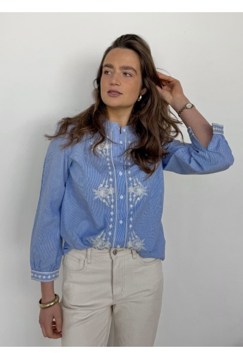 Chemisier ANNA BLEU CIEL  brodé de fleurs blanches